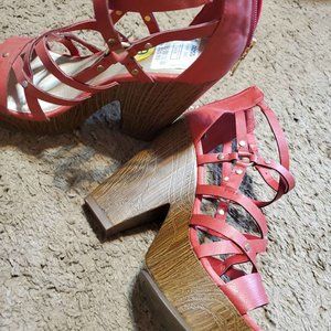 Red & Wood Grain Strappy Wedges Sz 9